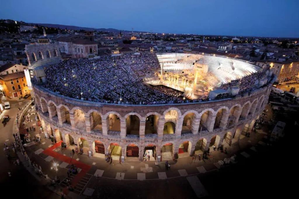 Il Cuscino Di Giulietta - 2 Min From Arena Appartement Verona Buitenkant foto