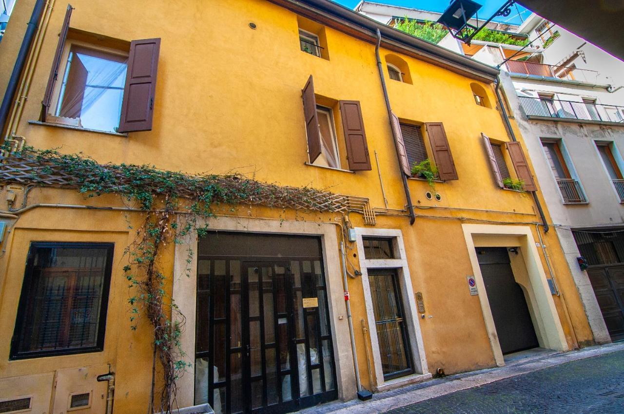 Il Cuscino Di Giulietta - 2 Min From Arena Appartement Verona Buitenkant foto